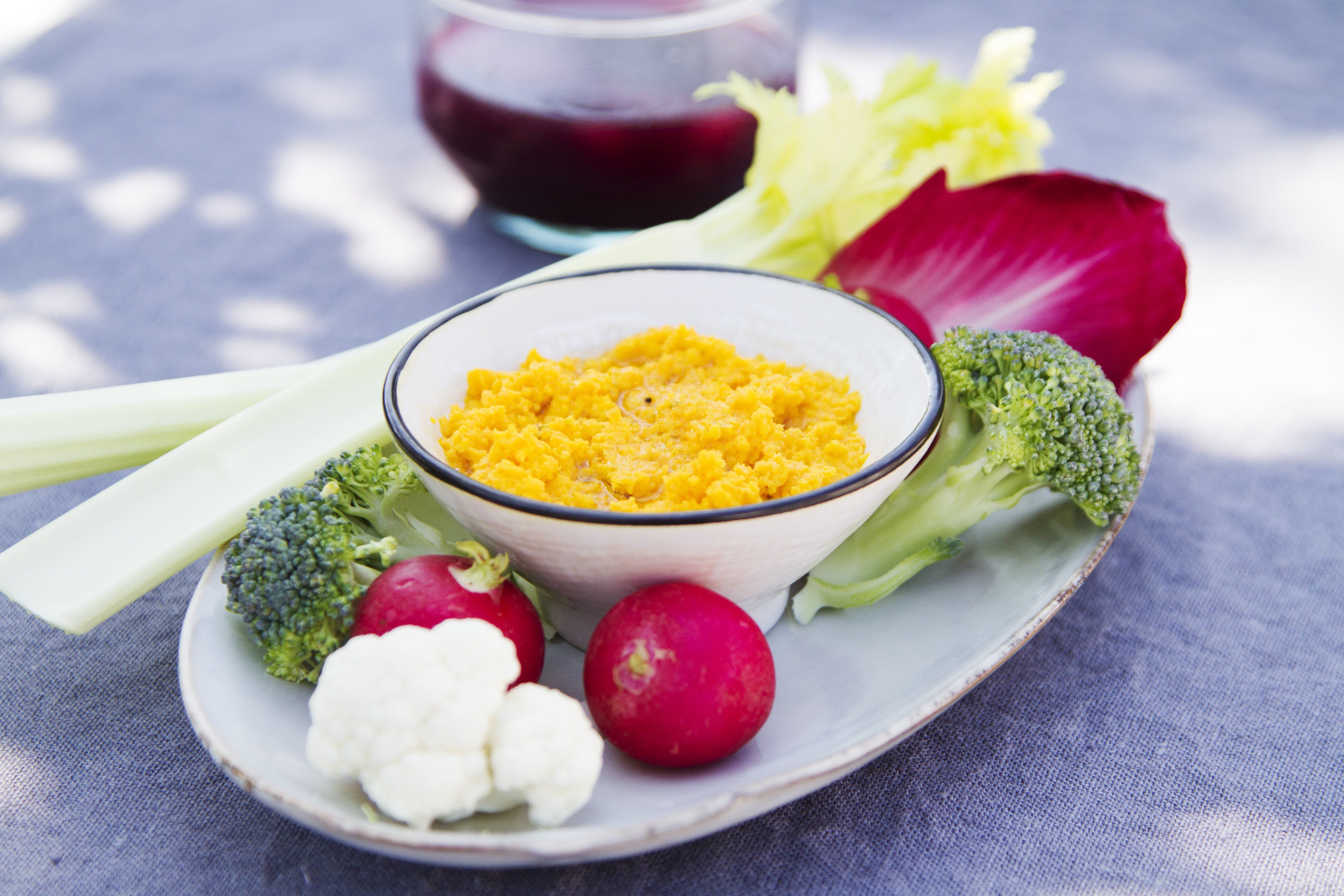 Healthy snack: Indian carrot dip with vegetables
